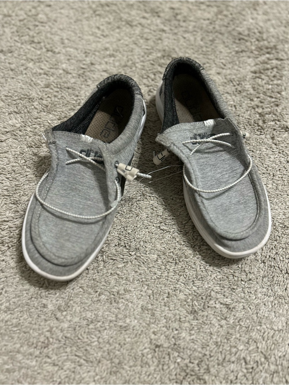 Men's Hey Dude Sz 7 Slip-On Shoes in Light Gray
